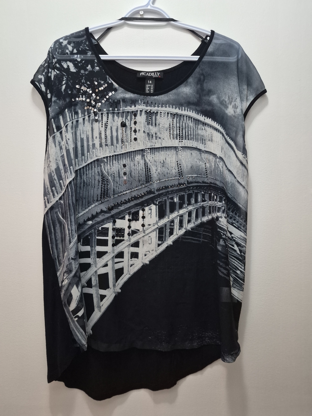 Picadilly Fashion Black and Gray Bridge Graphic Tunic